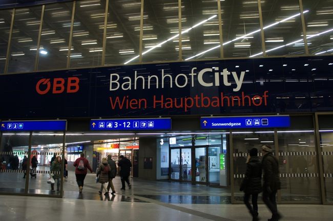 駅のコインロッカー情報です。<br /><br />Wien Hbfにコインロッカーがありましたので、何かのお役に立てれば幸いです。