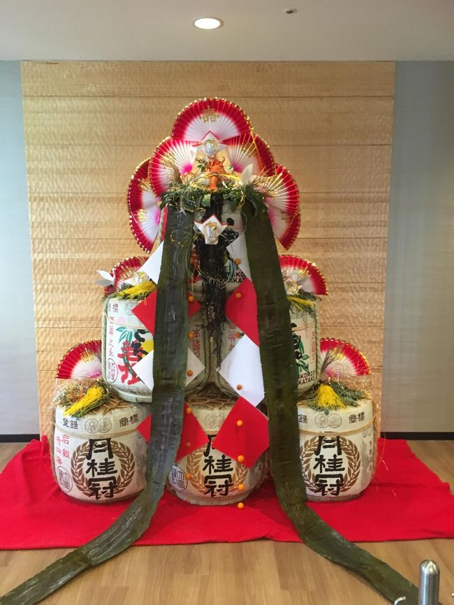 毎年、冬に伊東温泉へ行くのですが、今年は年始だったので三嶋大社へ参拝することに。<br />天気に恵まれ、雄大な富士の姿も拝むことができ清々しい新年のスタートとなりました。