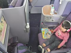 チェンマイでエコツーリズム(1) 3歳娘と乗るタイ航空ビジネスクラス
