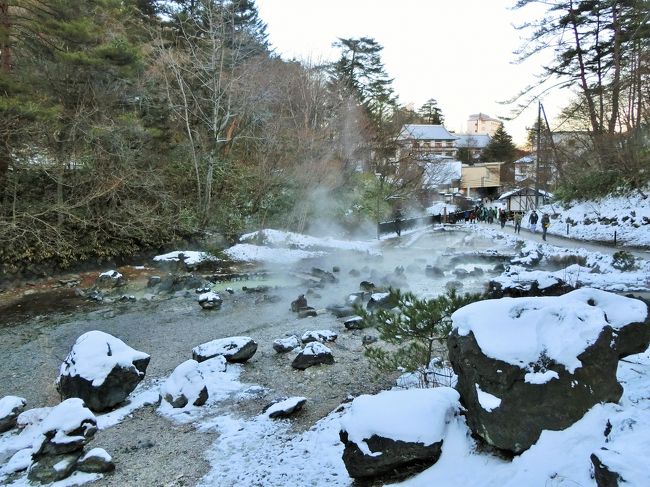 街を満喫!<br /><br />湯畑の次は西の河原へ。<br /><br />そしてライトアップされた湯畑に戻ってきました。