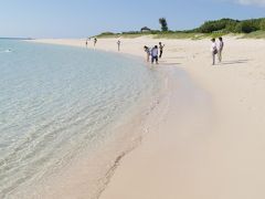 宮古島の白いビーチを裸足で歩く快感に魅せられて。その3；今日は息子夫婦と別行動。いよいよ宮古ブルーの海を見ながら、ホワイトパウダーサンドのビーチを裸足で走破するぞ編
