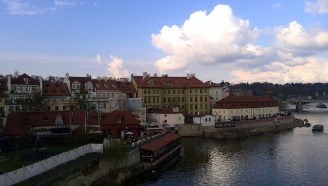 まだまだプラハ市内観光は続きます。<br /><br />カレル橋や旧市街広場を見学します。