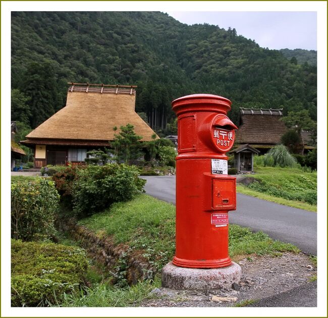 ■夏のロングドライブひとり旅～♪古き良き時代の町並みを訪ねて<br /><br />　～滋賀県近江八幡市・彦根市・長浜市＆京都府美山町＆徳島県脇町・池田町＆香川県まんのう町～<br /><br />【　手記　】<br />　訳あって、ひと月ばかり４トラを休止しておりました。また休止しなければならない状況になるかもしれませんが、やっと４トラを覗く時間ができたので、とりあえず2016夏のロングドライブ旅記をアップしました。<br />　老体にムチ打ちあげて＾＾近畿地方の近江八幡・彦根・長浜・美山と四国の徳島県美馬・三好・香川県まんのう町辺りの古き良き時代の町並みをウロチョロしてきました。<br />　京都府美山町からは走行距離が距離だけに疲れ果てた身体と相談しながら明石大橋を渡って、250ｋｍ彼方の四国徳島へなんとか突入して行きました。<br />　道順だけは適当に考えていましたが、いつものように旅内容はほぼ無計画、出たとこ勝負の旅でした。強力ドリンクを揃えて安全運転！気晴らしにのんびりと走り回ってきました。<br />　宿の予約はなし。無ければ車中泊です。天候が怪しそうだったですが、一応、目標は「美山かやぶきの里」を肉眼で見ること。それと15年前に夫婦で宿泊したことのある徳島のホテルに再度宿泊して内部を確認することでした。想い出さがしの旅です。<br />　九州大好き人間なもんで本当は九州阿蘇方面へ行きたかったのですけれども、まあ、どこでも走り回っていると何か新しい発見と意外な出会いがあるモンですネ。九州へは後日、10月と12月に行ってきました。この２月２日からも南九州へ出かけて参ります。