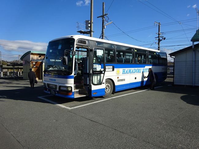 大震災に伴う大津波の影響で不通になっていた常磐線の相馬－浜吉田間が、昨年１２月１０日に線路を内陸に移設の上復旧しました。復旧ですが新線のような感じなので、乗りに行ってきました。<br />あわせて、いい機会なので、その周辺の鉄道その他にいろいろ訪れてみました。<br /><br />－－－<br />まずは、これに先立って昨年７月に復旧した小高～原ノ町間に乗るために、小高駅に向かいます。<br />現在も常磐線の竜田～小高間は、原発事故の影響で不通になっています。その区間を走る代行バスに乗りました。ここを通るのは２回目ですが、なんとも言えない雰囲気の場所という印象は変わらないのでした。