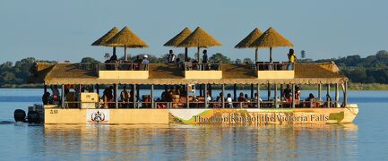 普通の旅に飽きたら....やっぱ、アフリカ ....ザンベジ川に浮かぶお船いろいろ編 #6（ジンバブエ／アフリカ）