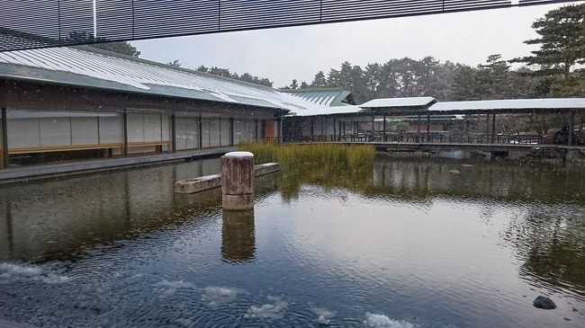 1/15日、朝から雪のちらつく中でネット申込みしていた迎賓館の予約があったので京都へ行って来ました。<br />大的大会が開かれていた三十三間堂と建仁寺、そして迎賓館。雪景色の京都を散策しました。