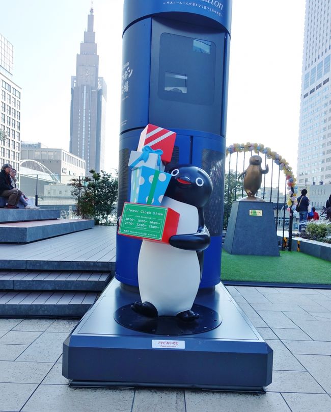 新宿、ニューマンの屋上にペンギンパパが！<br /><br /><br />今年も暮れ正月は雪のない都心で過ごすことに･･･<br /><br />２日は新宿<br />バスタ、ニューマンビルを隈なく探検<br />スィーツを味わい、ミュージアムを観て、<br />｢ルミネtheよしもと」のお正月スペシャル公演の笑いを楽しみました