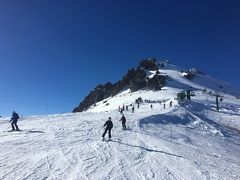 レイクタホで山頂から見晴らし最高のスキー体験！