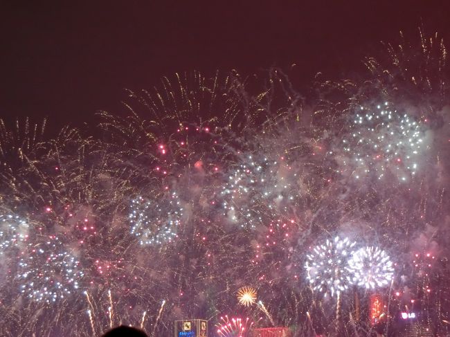 香港のカウントダウン花火を目的に年末年始を香港へ！<br />いろいろまわって、いろいろ食べてきました！<br />初めての香港でしたが、楽しかった！美味しかった～！<br />マルコポーロ香港に3泊の旅です。