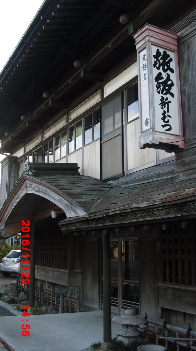 陸奥湊駅から歩いて　市場で食事　　酒屋見学　銭湯入浴　ときて<br />郵便局ゴム印押して貰い　赤線の建物見て歩き　となる<br /><br />だんだんと寒くなって大変だった　赤線の建物見て　釧路　の赤線の建物を思い出した<br />この釧路の赤線の建物は　もうない　<br /><br />住所からすると　八戸市の　新湊　や　小中野　辺りの街歩き