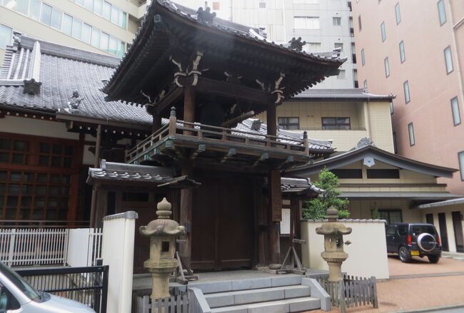 名古屋駅近くにある真宗大谷派の専修山・称名寺の紹介です。1340年(興国元年)創立の碧南市大浜の称名寺の支院として刈谷市東境に設立され、明治時代に現在地に移転し、宗派も時宗から浄土真宗に転派しました。