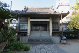 2015秋、本遠寺と西福寺(13/19)：澤野山・西福寺：西福寺石標、手水鉢、春日灯篭