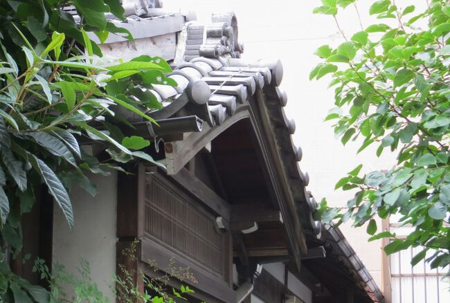   2015秋、その他十三箇寺(1/13)：真宗大谷派・得生寺 ：得生寺の表札、本堂