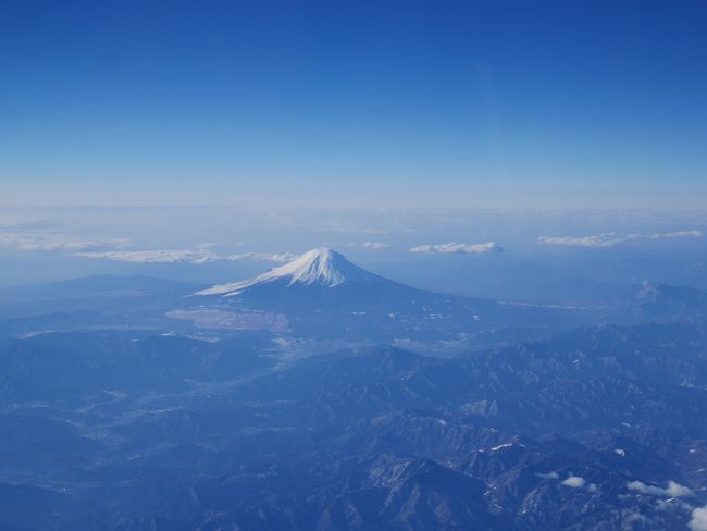 普通に仕事だった年末年始を終え、つかの間の休日☆<br />せっかくの連休、どこかへ行きたいなぁと思い立ち、金沢へ行ってきました。<br />真冬の北陸を甘くみてました。。。雪！風！あられに雷( ;∀;)<br />いつになくお天気との戦の旅となりました(^^ゞ<br />それでも金沢グルメと観光もぬかりなく（笑）<br /><br />（１日目）<br />近江町市場<br />尾山神社<br />妙立寺<br />にし茶屋街