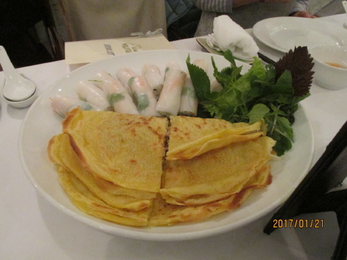 ハノイの夕食（ベトナム料理）