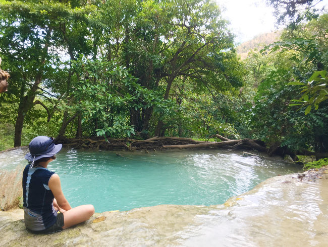 タイ06 カンチャナブリ: エメラルドグリーンのプールで滝浴み。エラワンの滝