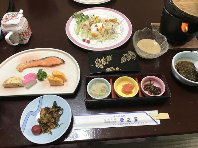 筑後川温泉から始まりました。<br />ポンパレの一泊朝食3500円の桑之屋さんへ。<br />晩御飯は、近くの鳥扇で、鳥の唐揚げ、鳥刺し、もも焼き、瓶ビールとコーラで、5000からおつりでした。<br />サラダや一品も頼みました。<br /><br />朝ごはんは、いつもネットで予約してたやつより、ポンパレだったからか、私のお気に入りの煮物が外されてました。<br /><br />お湯もいいですし、私のここのオススメプランは、10500円の三食付きプランです。<br />お昼のうどんが美味しいです。<br /><br />