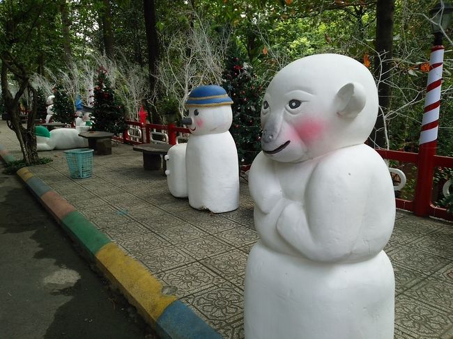 今回の旅行目的はベトナムコーヒーを買いに行く事でしたが、スィティエン公園の存在を知って、どうしても、このおかしな場所に行きたくなってしまい・・・ここに行ったことだけを記します。