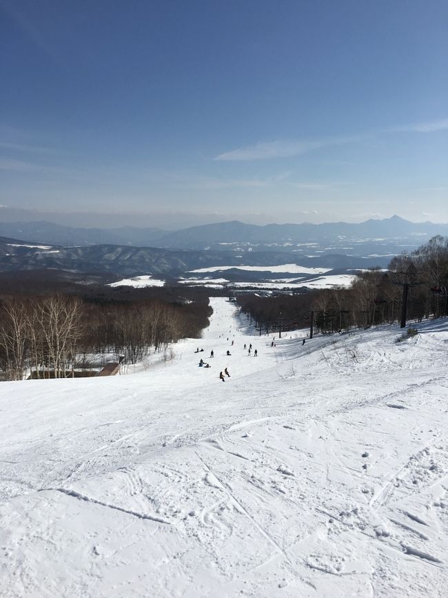 今シーズン、初スキー。<br />上の子もスキースクールに入るため、パルコールへ。<br />去年に比べ、雪の量も多くて、快晴で気持ちよく滑れましたー。<br />子供のスクールは、ターンの練習、重心移動を教えてもらい、直滑降だけでなく、ターンをしながら上手くすべってました。<br />また、次回もスクールへと思ってます。