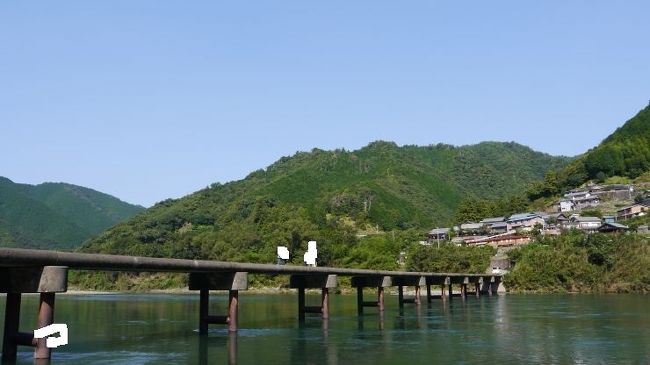 ４日目。今日はサイクリングとウォーキングの日。前半は四万十川沿いを道中沈下橋を眺めながら下流域まで、後半は足摺岬をウォーキング。四万十川サイクリングは今回で３回目だったがすっきりと晴れた風景が取れなかったので再訪問。また、江川崎から上流方向の沈下橋にも初めて訪れた。<br />最終日。これまで好天続きだったがとうとう雨。もともとは剣山の登山を予定していたが中止し、高松と岡山をふらふらした後、帰路についた。<br /><br />４日目<br />宇和島6:11～江川崎7:20<br />レンタサイクル　～中村市街　【四万十川サイクリング】<br />中村駅前13:34～臼婆15:40頃　【臼婆灯台など】<br />臼婆（徒歩）～足摺岬　　 　　【足摺岬】<br />足摺岬17:46～中村19:26/19:33～高知21:15　　コンフォートホテル高知宿泊<br /><br />最終日<br />高知～高松　　　　　　　　　【玉藻公園】<br />高松～岡山～　　　　　　　　【岡山城】　　《旅行終了》