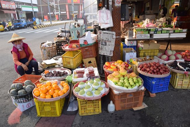 很喜歡臺灣！ 年越しで台南行って来た　ーその６ 2017年二日目の朝食と鴨母寮市場お散歩・段ボールコレクション