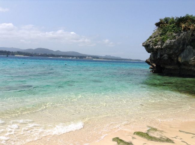2015年の3月、2016年の3月にそれぞれ沖縄本島に行ったので、この2回分を合わせて投稿しました。<br />それぞれレンタカーを借りて５or６人で回りました。<br />写真はすべてiPhone5Sなので、そんなに画質良くはないです。<br /><br />2回とも、行ったときはすべて晴れという最高の環境で楽しむことができました。<br /><br />2015年はホテルマハイナ ウェルネスリゾートオキナワ、沖縄かりゆしビーチリゾートオーシャンスパへ宿泊、<br />2016年はまた沖縄かりゆしビーチリゾートオーシャンスパ、ANAインターコンチネンタルホテル万座ビーチで宿泊しました。<br /><br />中学校の時の修学旅行でも沖縄本島に来たので、なんだかんだで3回目ですが、毎回新しい発見がたくさんあって、沖縄はやっぱり大好きです。