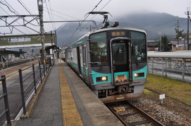 　2017年2月3日から5日にかけて、鉄道旅行してきました。<br />　ＪＲ西日本管内の鉄道が3日間乗り放題の「おとなびパス」を使って、ＪＲ西日本管内の鉄道に乗るとともに、せっかくなので、北陸新幹線グランクラス体験と寝台特急「サンライズ出雲」とを組み合わせた、少しリッチな鉄道旅行になりました。<br /><br />　2月3日（金）<br />　高岡-新高岡-上越妙高-東京-<br />　2月4日（土）<br />　安来-鳥取-東郡家-鳥取-智頭-津山-岡山-総社-岡山-広島-新下関-下関　（泊）<br />　2月5日（日）<br />　下関-宇部-居能-雀田-長門本山-雀田-小野田-宇部新川-新山口-姫路-寺前-和田山-谷川-西脇市-粟生-北条町-粟生-加古川-大阪-金沢-高岡<br /><br />　和田山駅から、特急「こうのとり16号」に乗り、加古川線接続駅の谷川駅へ向かいます。