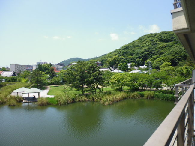 兵庫県の須磨は夏の海水浴で有名なところですが、須磨から少し山のほうに行くと、海が高いところから見えたりします。<br />ランチを旅館でいただき、そこの温泉にも入ります。<br />近くのお寺も見学して、海外に長く行く前に、いい時間を過ごせました。