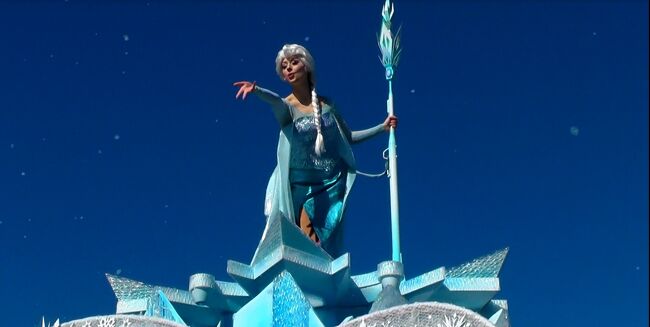 ♪レリゴー～Let It Go～♪少しも寒くないわ～♪のはずが…東京ディズニーランドスペシャルイベント「アナとエルサのフローズンファンタジー」へ＆最後に「君の持つ～クリスタルは～♪」！