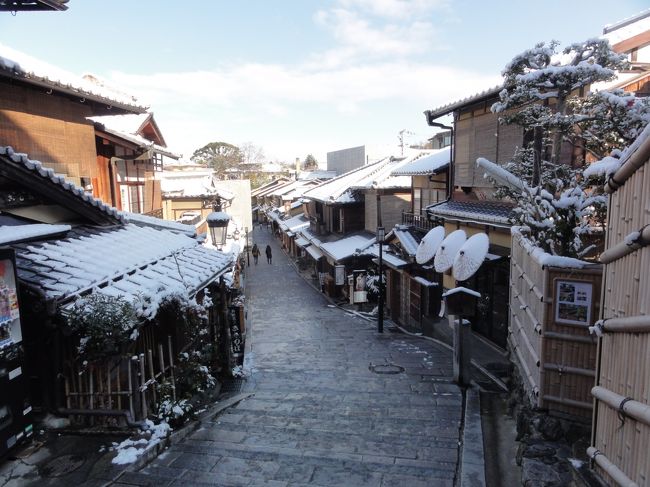 梅を観に京都へ<br />たまたま大津に仕事で出掛ける事になり、帰りに京都で途中下車をして北野天満宮へ観梅する事に<br />序でにお昼御飯を嵐山のHANANAで鯛茶漬けを食べ。<br />