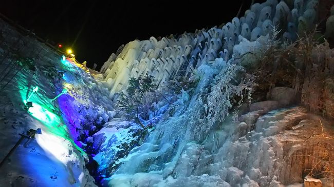 豊田市の広報の表紙にあった写真。ライトアップされた氷瀑。<br />稲武地区の大井平公園近くにあります。<br /><br />スキーウェアを着込んで出かけました。－４度でした。厚着で正解。<br /><br />きれいでしたよ☆☆☆<br /><br />
