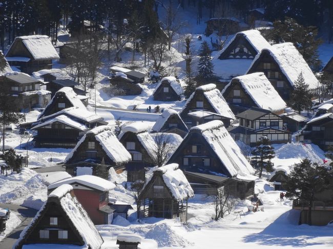 2月は12月に続いての雪見風呂を楽しむ旅<br /><br />白川郷の近くにある平瀬温泉の藤助の湯ふじやに行って来ました<br />こちらは初めて雪見風呂を楽しんだ宿で6年振りの再訪です<br /><br />宿に行く前に白川郷の風景をちょっとだけ見に行きました~<br /><br /><br /><br /><br />宿泊先 平瀬温泉 藤助の湯ふじや(in15:00 out10:00)<br />予 約 宿に電話確認後HP申込その際決済(秘湯の会スタンプ押印)<br />プラン 帰雲おたからプラン(2週間前からキャンセル料発生プラン)<br />料 金 14,580円+入湯税150円<br /><br />