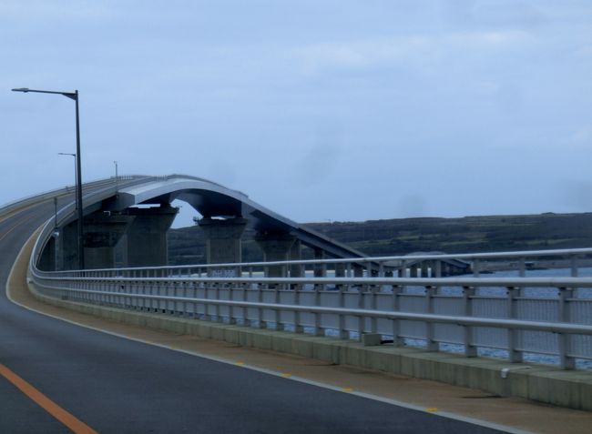 宮古列島って、ホント、見どころの多い島だ<br />下地島では飛行機が、タッチアンドゴーの訓練を繰り返していた<br /><br />終日テンションが上がりっぱなしの宮古列島