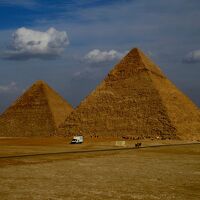 4つのピラミッド　エジプト
