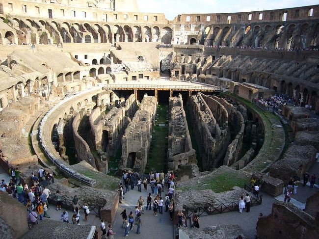 ２回目の海外旅行は、イタリアのローマです。<br />ローマの休日を過ごしてみたい！<br />と、出発前にオードリー・ヘップバーンの｢ローマの休日｣を見て勉強して行きました。<br />コロッセオにトレヴィの泉、真実の口など見どころ満載のローマ。<br />どんな旅になるか楽しみです。<br /><br />詳しい内容は、こちらをご覧下さい。<br />　⇒http://000worldtour.web.fc2.com/002_rome_01.html