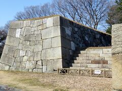 2017早春、梅の咲き始め名古屋城(１/8)：那古野城址(1)：東門、那古野城址碑、二の丸庭園