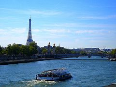 Paris　セーヌ川；河畔　パリ。