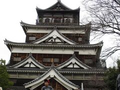 安芸広島　関白秀吉に臣従し大坂城・聚楽第の壮大な姿に接し山城が時代遅れと悟った毛利輝元が軟弱地盤の三角州に手掛けた『広島城』訪問