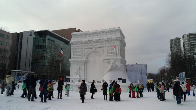 札幌出張の日程が重なったので、札幌雪まつりに行ってきました。<br />いつもタイミングが合わず、逃してきた雪まつりを少しですが、味わえました。