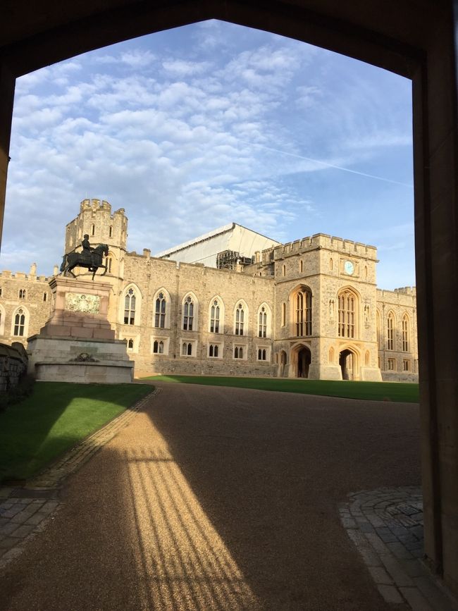 年末年始のロンドン旅行。<br />今日は、ウィンザー城と憧れのリッツホテルでのアフタヌーンティーです。