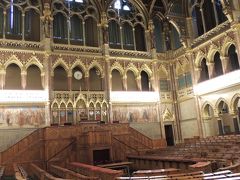 ブダペストに５泊：初日~国会議事堂、中央市場、リスト音楽院大ホール。