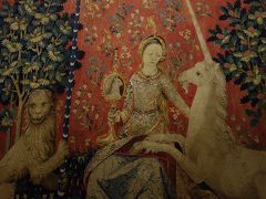 美術館タダの日。第3弾。カルチェ・ラタンにある中世美術館で「貴婦人と一角獣」を鑑賞。