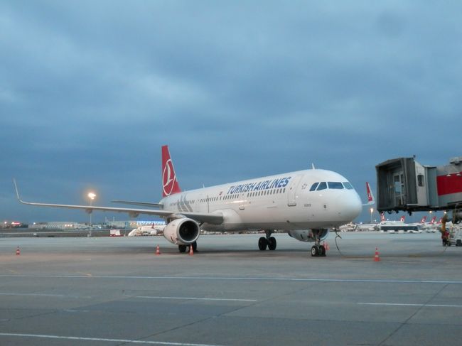 トルコ航空のイスタンブール乗継のヨーロッパ行き。<br />成田発22:20発と仕事が終わってから成田へ行けば乗れる時間。<br />帰りも成田19:30着と時間が有効に使えていがいと良いかも。<br />気になるのは昨年(2016年)自爆テロがあり多くの犠牲者がでたトルコのイスタンブール空港で乗継がある事。<br />情勢を気にしながら･･･出発を待つ日々。<br />幸い何事もなく無事行って来ました。<br /><br /><br />