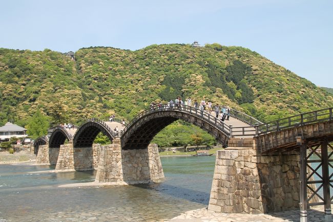 未投稿の旅行記を徐々に掲載。なるべく投稿時と季節感のギャップが出ない投稿にする。<br /><br />2016年のゴールデンウィークを利用して訪問した、山口、島根、鳥取の３県を巡る旅。この旅行では初めて訪れる場所が殆どのため、とても新鮮な気持ちで。軽ワゴンでの車中泊も慣れ、雨天の影響以外は快適な旅に。<br /><br />【1/4】2016.5.5 山口を巡る１ --アーチ橋と決闘の島-- （本投稿）<br />　・錦川に架けられた美しい5連アーチの木造奇橋「錦帯橋」<br />　・吉川氏が築いた横山山頂の山城「岩国城」<br />　・プライドを懸けた決闘の地「巌流島」<br />　・海底の県境「関門トンネル人道」<br />　・本州と九州を一望する「火の山公園」<br />【2/4】2016.5.6 山口を巡る２ --メジャーになった橋と千本鳥居、そして日本の礎--<br />【3/4】2016.5.7 山口/島根を巡る --自然の造形美と世界に認められた銀山--<br />【4/4】2016.5.8 島根/鳥取を巡る --駆け巡り駆け上がる島根/鳥取メジャースポット--<br /><br />この旅でも複数のリベンジスポットが生まれた。再訪が楽しみだ。<br />