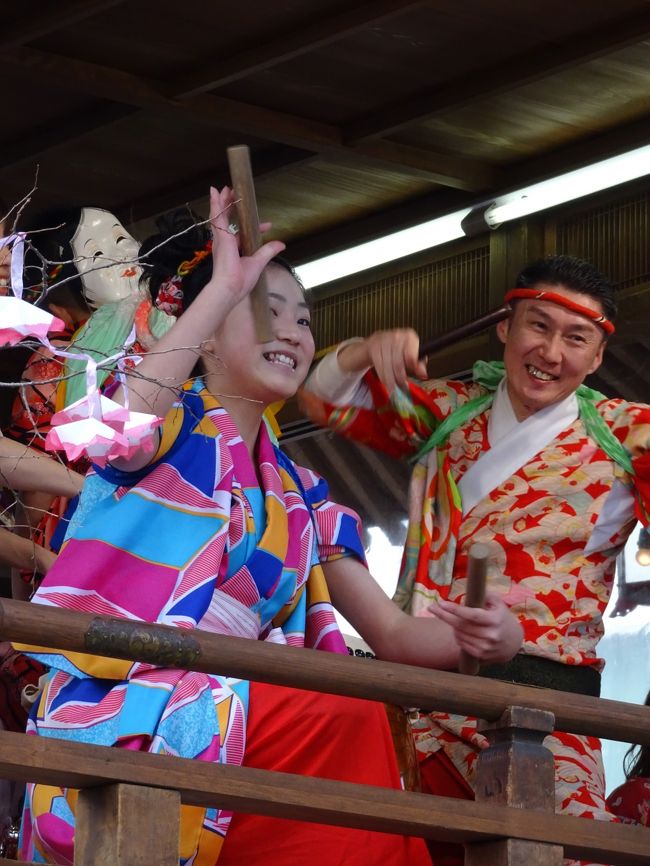 福井は勝山の奇祭「左義長まつり」を観に行きました。<br />実は友人に聞くまで左義長まつりのことを知らなくて、ネットで調べると「奇祭」とあるではないですか！奇祭ってどんな風に奇祭なんだろうと興味津々！<br />この左義長まつりは毎年2月の最終の土日に行われるそうで、その日に合わせて計画を立てました。<br /><br />最初に永平寺に行きます。<br />以前から行きたかった永平寺、とても楽しみでした。<br />その後えちぜん鉄道で勝山へ行き、左義長まつりを見学しました。<br />２日目は恐竜博物館です。ここも初めてなのでとても楽しみです。<br />初めて尽くしで大満足の旅でした。<br /><br />宿泊は勝山のペンションUPO