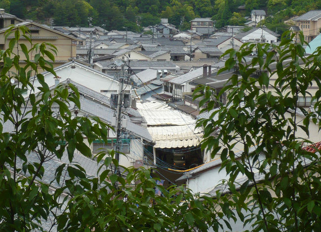 友人の結婚式に出席するために、広島市に訪問しました。初訪問だったため、宮島と広島市内を気ままに歩いてみます。歩いてみると、歴史を見るだけでなく、アートな構造物やしつらえを発見したり、生活の工夫を見つけたりして、なかなか楽しく歩き回れました。