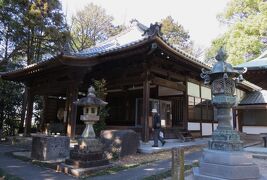 2017早春、慈眼寺と針名神社(2/4)：秋葉山・慈眼寺(2)：本堂、境内、青銅と陶器の灯籠