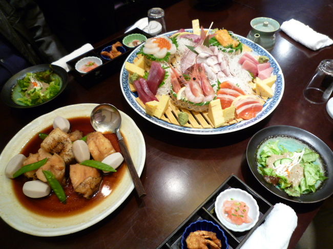 美登利寿司で中学のクラス会 2008/10/14 (個人記録)<br /><br />★プライベートの写真ばかりです。スキップください。★<br /><br />我々は団塊の世代です。2008年ですから、当時、皆さん58,9歳、まだ若かった。山崎中学校のクラス会を梅が丘にある美登利寿司本店で開催しました。<br />二次会は、クラスメートが経営する梅ヶ丘駅前にある喫茶店ノアノアで。現在、ノアノアはもうありません。<br />クラス会を継続して開催しているのは、我がクラスだけらしいです。その中学校は統廃合で、隣にある若林中学校と一緒になり世田谷中学校となりました。<br /><br />クラス会、冥途の前の一里塚 もう顔出しもOKですね<br />
