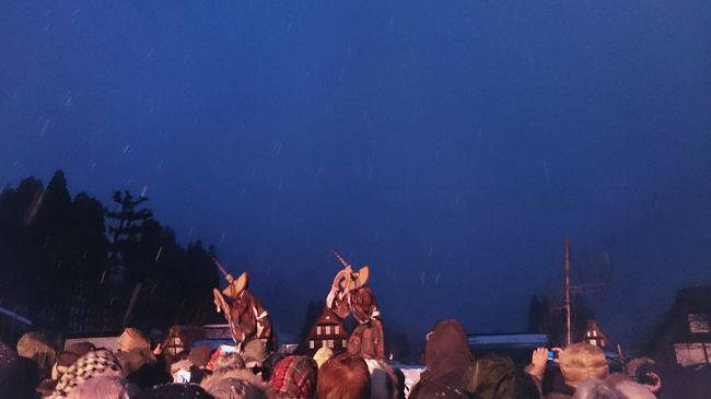 雪の合掌造りの山間の村を散策してみたい。そんな希望にぴったりなバス旅をクラブツーリズムで発見。備忘録。<br />五箇山では、富山の民謡「こきりこ節」を雪の中で鑑賞することができて感動的でした。<br />1日目: 飛騨高山、五箇山のライトアップ<br />2日目:兼六園、白川郷