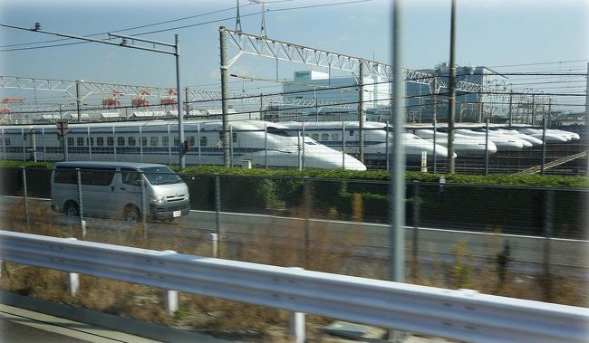 新宿から湾岸線を走り，羽田から，横浜ベイブリッジを通って横浜駅へ。その後，東名高速，新東名高速を走って名古屋まで。7時間のバス旅でした。